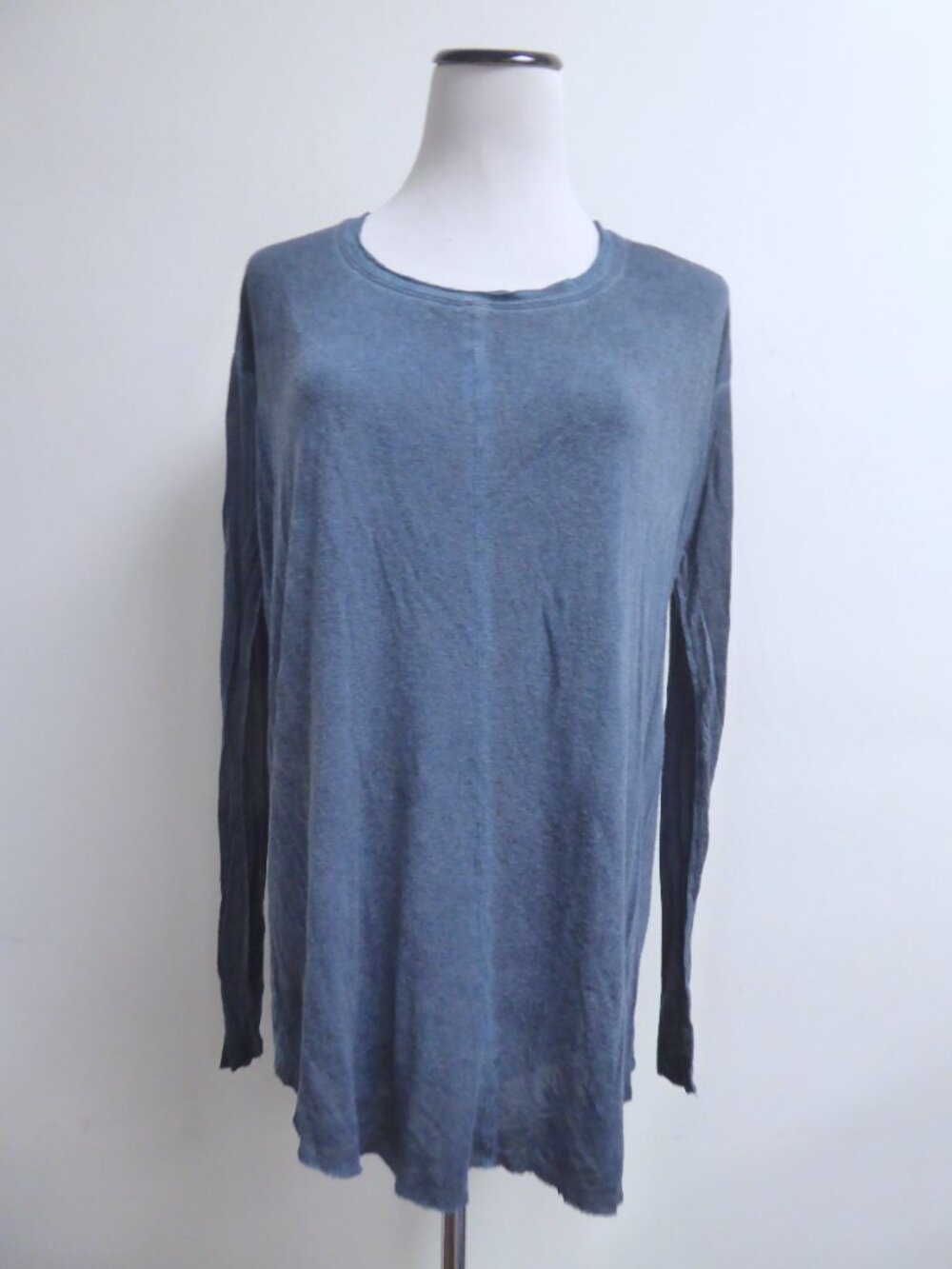 Raquel Allegra blue scoop neck top